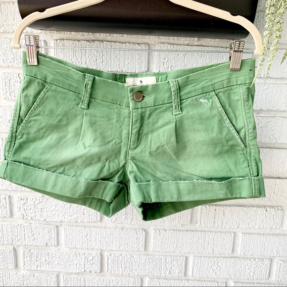 Abercrombie & Fitch Green Cuffed Shorts Size 2 - Picture 2 of 8